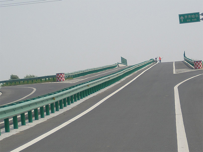 西宁高速公路护栏的材质与规格