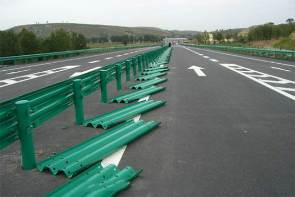 西宁波形护栏的维护与管理确保道路安全的关键步骤